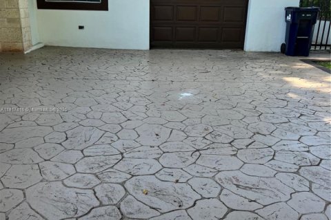 House in Miami, Florida 6 bedrooms, 314.94 sq.m. № 1772537 - photo 18