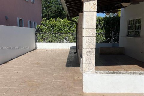 House in Miami, Florida 6 bedrooms, 314.94 sq.m. № 1772537 - photo 29
