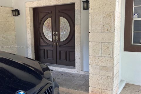 House in Miami, Florida 6 bedrooms, 314.94 sq.m. № 1772537 - photo 6