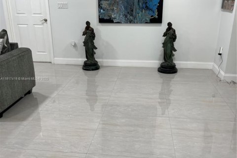 House in Miami, Florida 6 bedrooms, 314.94 sq.m. № 1772537 - photo 8