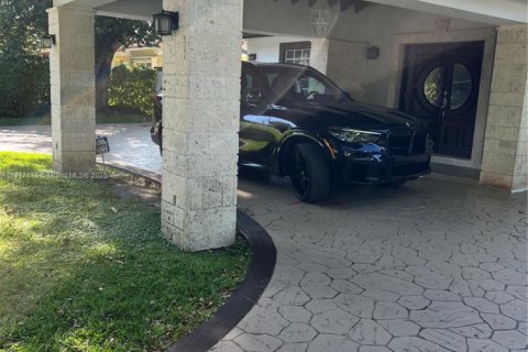 House in Miami, Florida 6 bedrooms, 314.94 sq.m. № 1772537 - photo 3