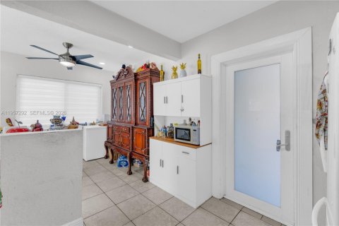 Villa ou maison à vendre à Opa-locka, Floride: 3 chambres, 90.58 m2 № 2011262 - photo 30