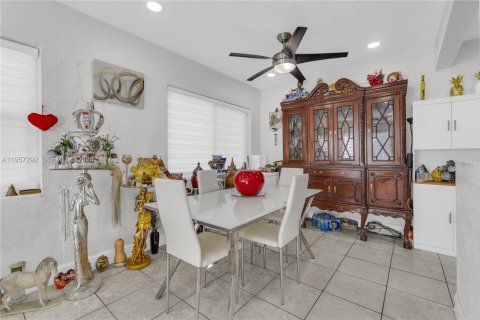 Villa ou maison à vendre à Opa-locka, Floride: 3 chambres, 90.58 m2 № 2011262 - photo 28