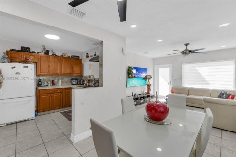 Villa ou maison à vendre à Opa-locka, Floride: 3 chambres, 90.58 m2 № 2011262 - photo 11