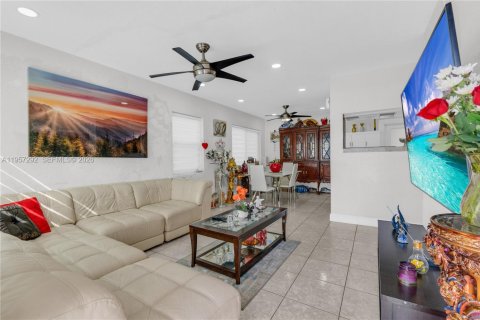 Villa ou maison à vendre à Opa-locka, Floride: 3 chambres, 90.58 m2 № 2011262 - photo 24