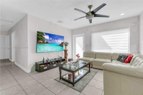 Villa ou maison à vendre à Opa-locka, Floride: 3 chambres, 90.58 m2 № 2011262 - photo 27