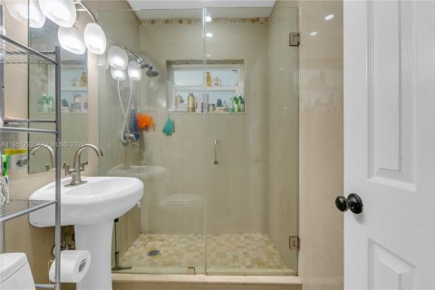 Villa ou maison à vendre à Opa-locka, Floride: 3 chambres, 90.58 m2 № 2011262 - photo 16