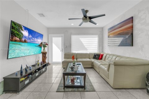 Villa ou maison à vendre à Opa-locka, Floride: 3 chambres, 90.58 m2 № 2011262 - photo 26