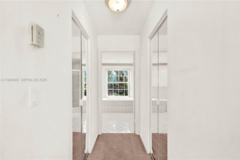 Купить виллу или дом в Катлер-Бей, Флорида 9 комнат, 227.15м2, № 2048124 - фото 28