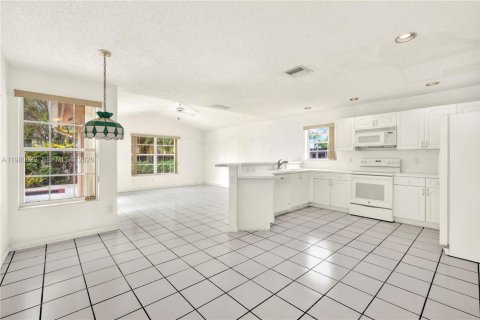 Купить виллу или дом в Катлер-Бей, Флорида 9 комнат, 227.15м2, № 2048124 - фото 11