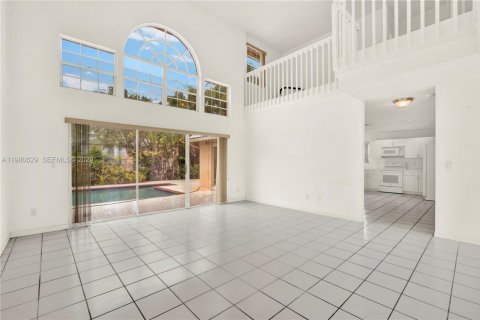 Купить виллу или дом в Катлер-Бей, Флорида 9 комнат, 227.15м2, № 2048124 - фото 5