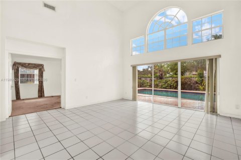 Купить виллу или дом в Катлер-Бей, Флорида 9 комнат, 227.15м2, № 2048124 - фото 8