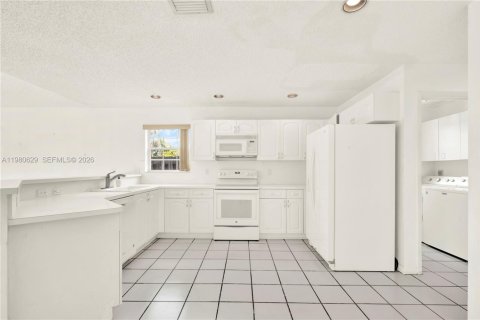 Купить виллу или дом в Катлер-Бей, Флорида 9 комнат, 227.15м2, № 2048124 - фото 15