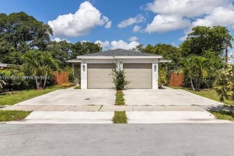 Villa ou maison à vendre à Fort Lauderdale, Floride: 3 chambres, 132.66 m2 № 1989066 - photo 1