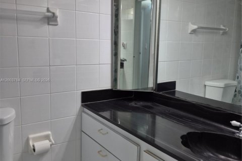 Condo in Miami Beach, Florida, 1 bedroom  № 2069724 - photo 19