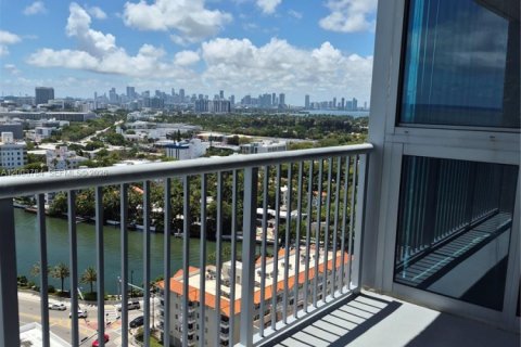 Condo in Miami Beach, Florida, 1 bedroom  № 2069724 - photo 11