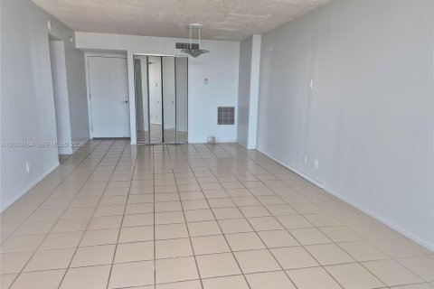 Condo in Miami Beach, Florida, 1 bedroom  № 2069724 - photo 13