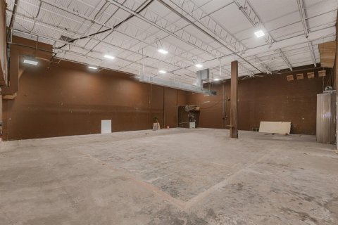 Propiedad comercial en venta en Coral Springs, Florida № 2146315 - foto 14