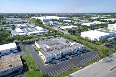 Propiedad comercial en venta en Coral Springs, Florida № 2146315 - foto 24