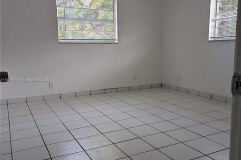 Apartamento en alquiler en Hollywood, Florida, 1 dormitorio, 1045.8 m2 № 1975327 - foto 6