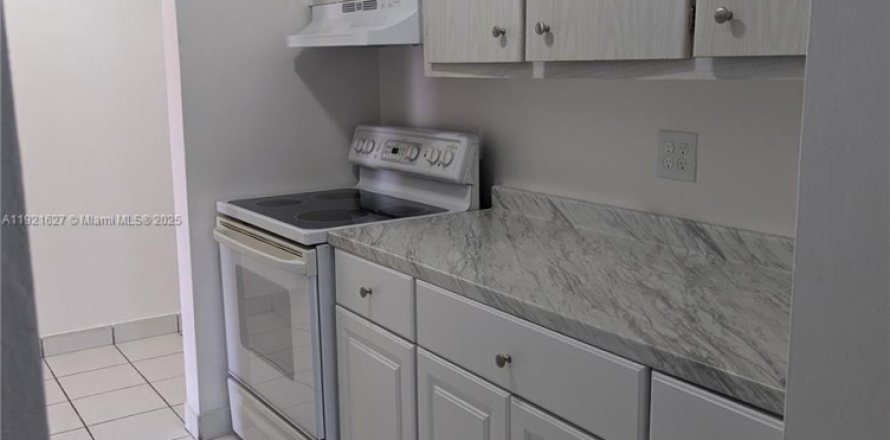 Apartamento en Hollywood, Florida 1 dormitorio, 1045.8 m2 № 1975327