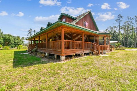 House in Dade City, Florida 5 bedrooms, 322.09 sq.m. № 1916916 - photo 5