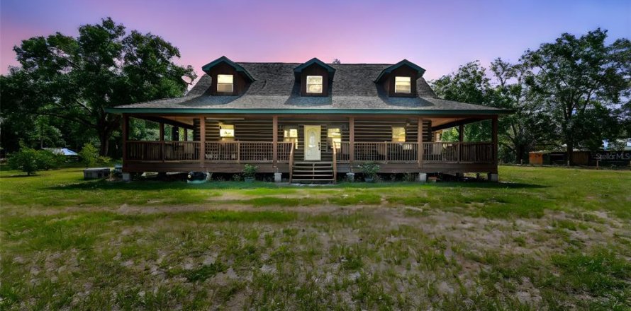 House in Dade City, Florida 5 bedrooms, 322.09 sq.m. № 1916916