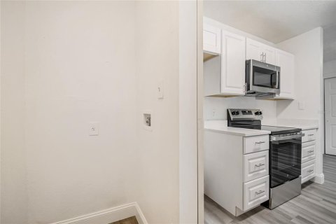 Condo in Orlando, Florida, 1 bedroom  № 2216118 - photo 16