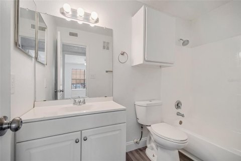 Condo in Orlando, Florida, 1 bedroom  № 2216118 - photo 22