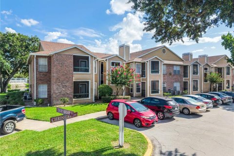 Condo in Orlando, Florida, 1 bedroom  № 2216118 - photo 3
