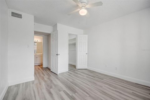 Condo in Orlando, Florida, 1 bedroom  № 2216118 - photo 20