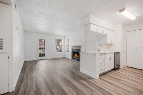 Condo in Orlando, Florida, 1 bedroom  № 2216118 - photo 12