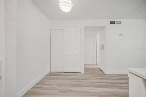 Condo in Orlando, Florida, 1 bedroom  № 2216118 - photo 13