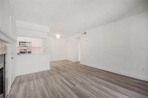 Condo in Orlando, Florida, 1 bedroom  № 2216118 - photo 10