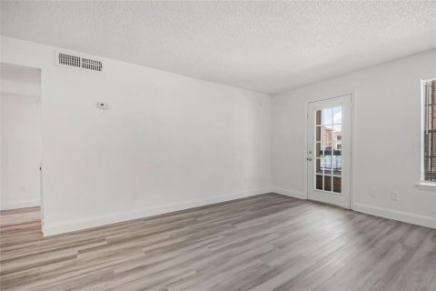 Condo in Orlando, Florida, 1 bedroom  № 2216118 - photo 7