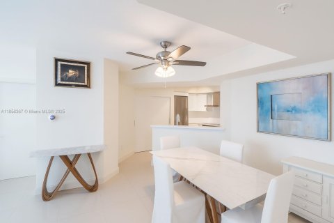 Condo in Surfside, Florida, 2 bedrooms  № 1878497 - photo 4
