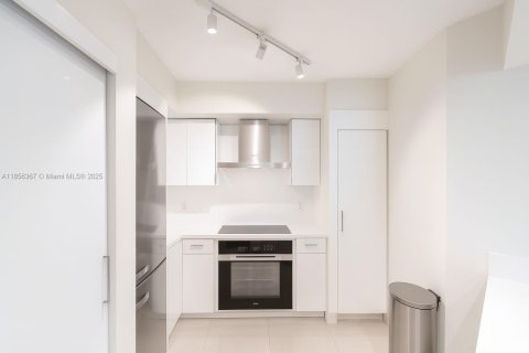 Condo in Surfside, Florida, 2 bedrooms  № 1878497 - photo 7
