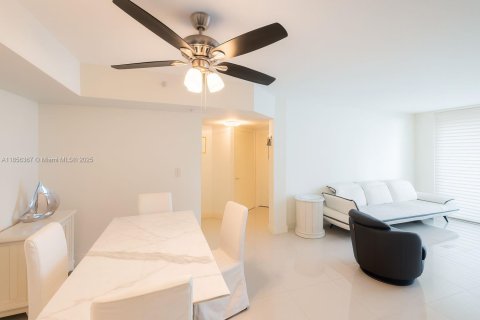 Condo in Surfside, Florida, 2 bedrooms  № 1878497 - photo 3