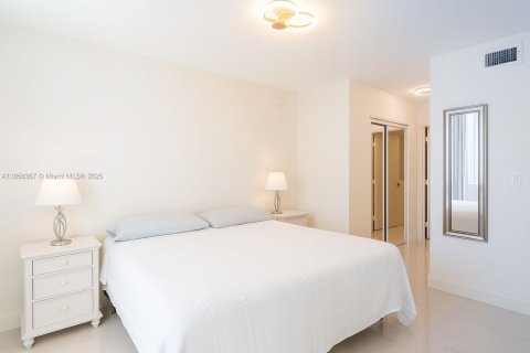 Condo in Surfside, Florida, 2 bedrooms  № 1878497 - photo 8