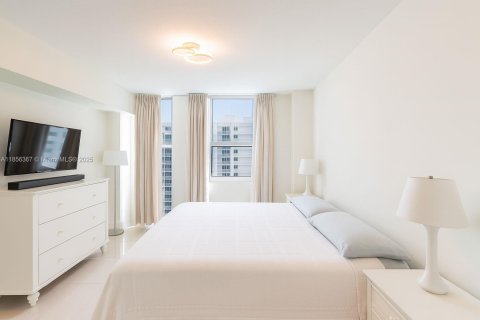 Condo in Surfside, Florida, 2 bedrooms  № 1878497 - photo 10