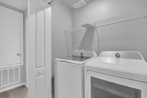 Townhouse in Sanford, Florida 3 bedrooms, 138.42 sq.m. № 1533967 - photo 15