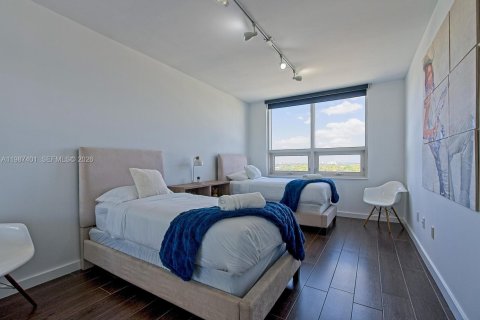 Купить кондоминиум в Майами, Флорида 2 спальни, 106.47м2, № 2047793 - фото 10