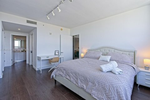 Купить кондоминиум в Майами, Флорида 2 спальни, 106.47м2, № 2047793 - фото 15