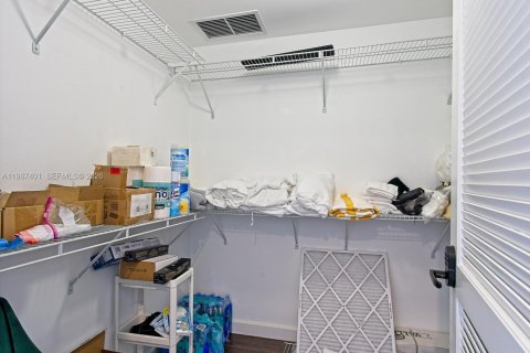 Купить кондоминиум в Майами, Флорида 2 спальни, 106.47м2, № 2047793 - фото 19