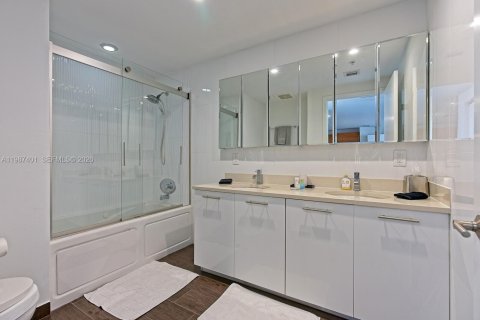 Купить кондоминиум в Майами, Флорида 2 спальни, 106.47м2, № 2047793 - фото 12
