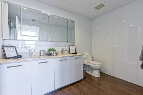 Купить кондоминиум в Майами, Флорида 2 спальни, 106.47м2, № 2047793 - фото 17