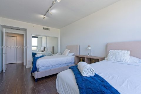 Купить кондоминиум в Майами, Флорида 2 спальни, 106.47м2, № 2047793 - фото 11