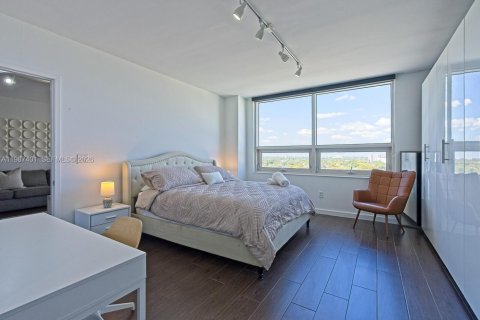 Купить кондоминиум в Майами, Флорида 2 спальни, 106.47м2, № 2047793 - фото 14