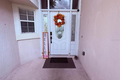 House in Orlando, Florida 2 bedrooms, 141.95 sq.m. № 1919572 - photo 2
