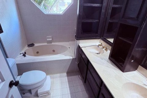 House in Orlando, Florida 2 bedrooms, 141.95 sq.m. № 1919572 - photo 21